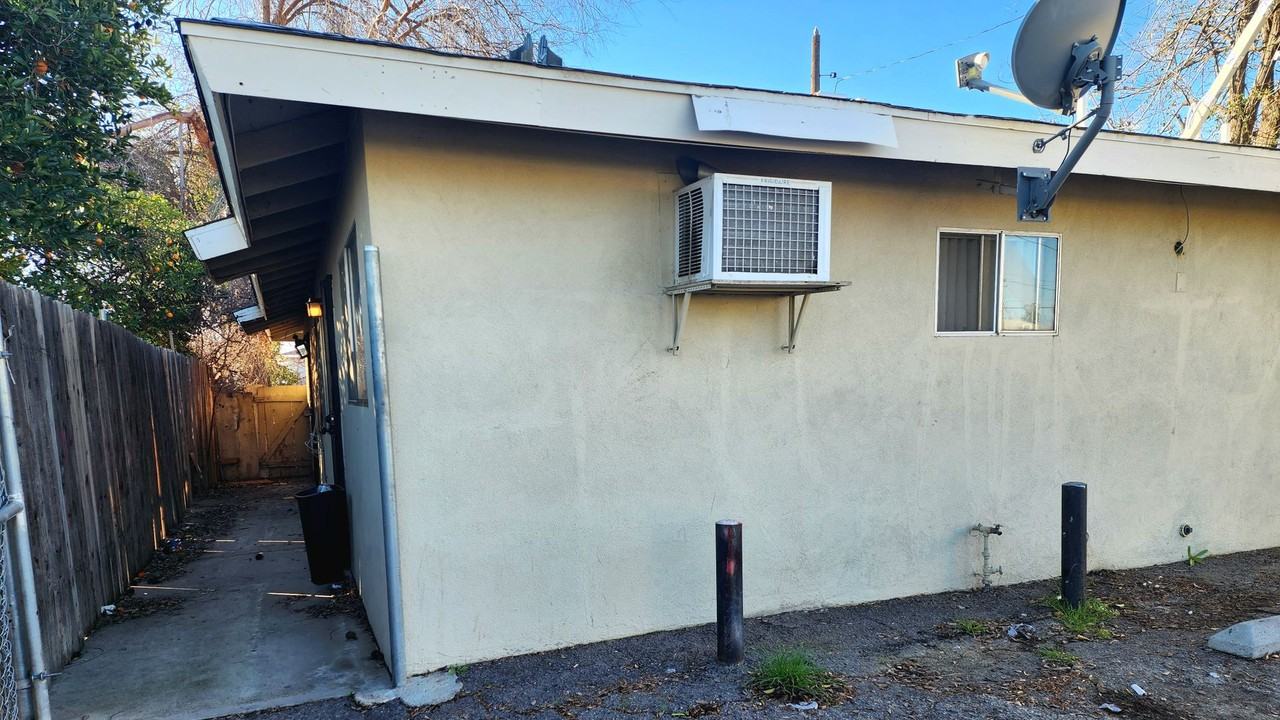 126 Wilson Ave. - Photo 2 of 9