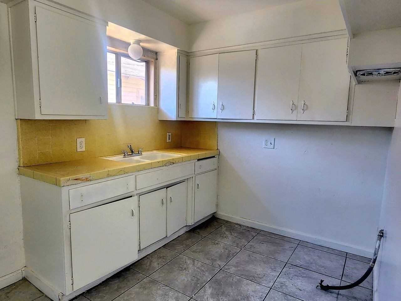 126 Wilson Ave. - Photo 3 of 9