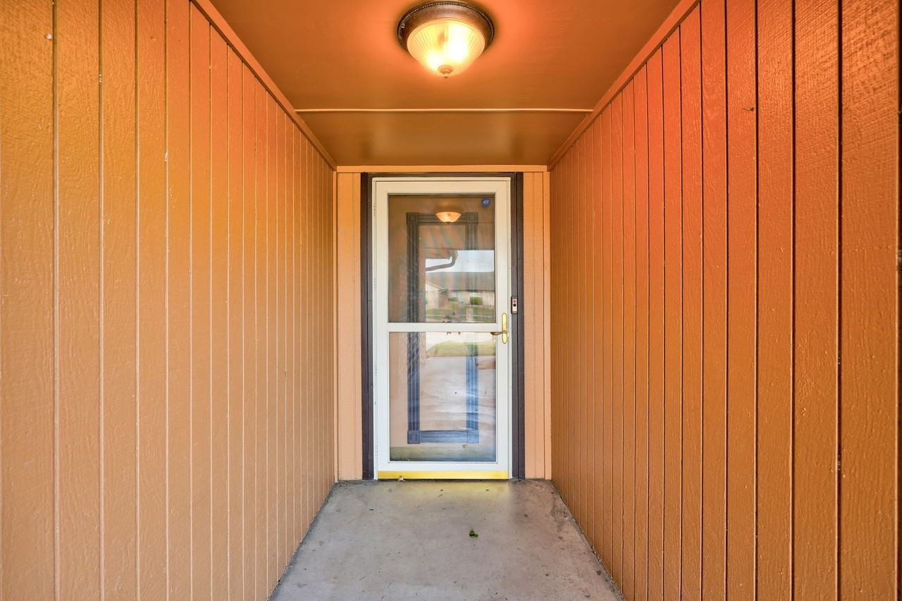 13224 Marsh Ln - Photo 4 of 47