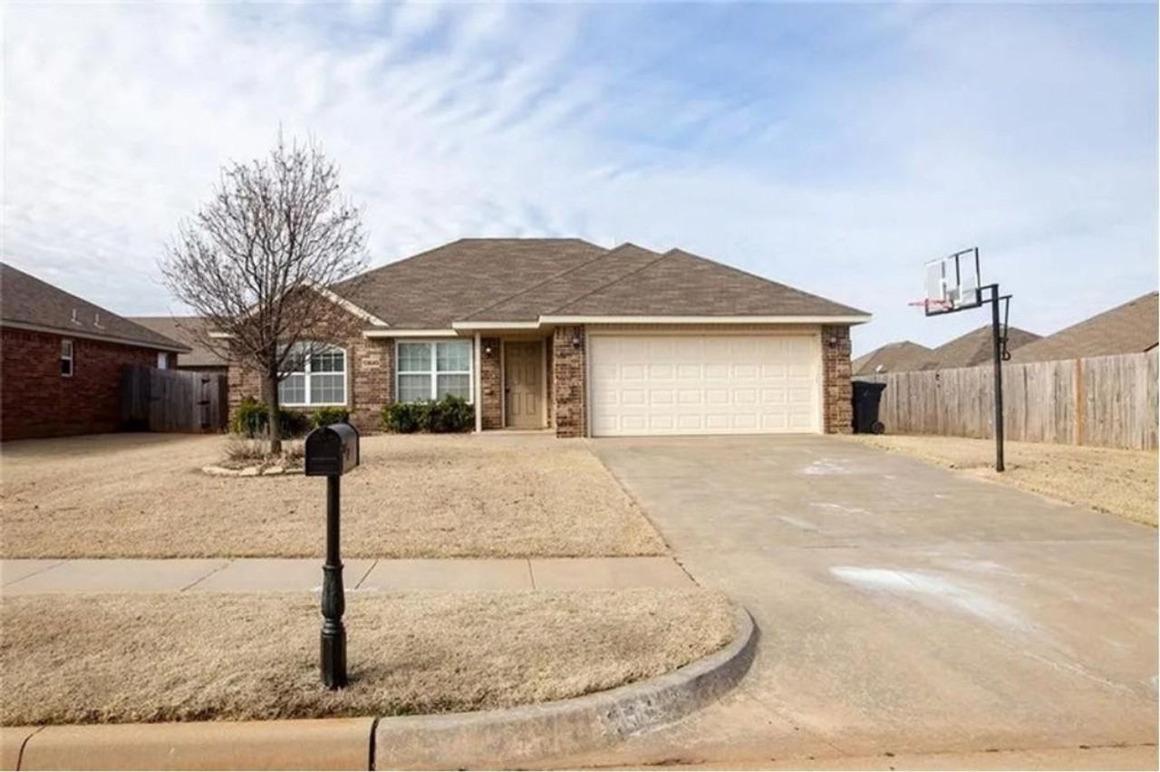 13645 Bradbury Ln - Photo 2 of 17