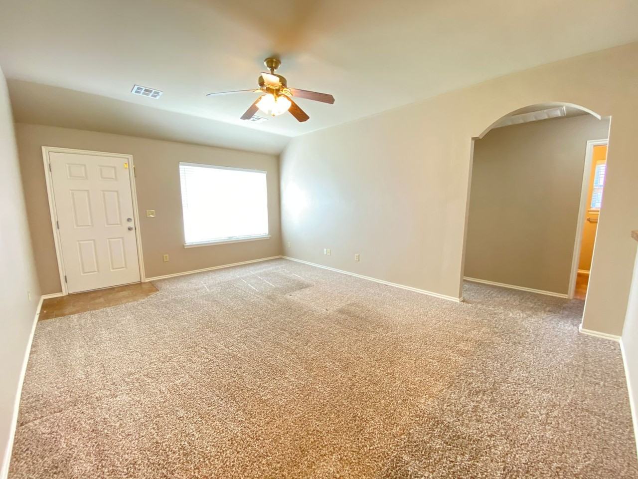 13645 Bradbury Ln - Photo 3 of 17