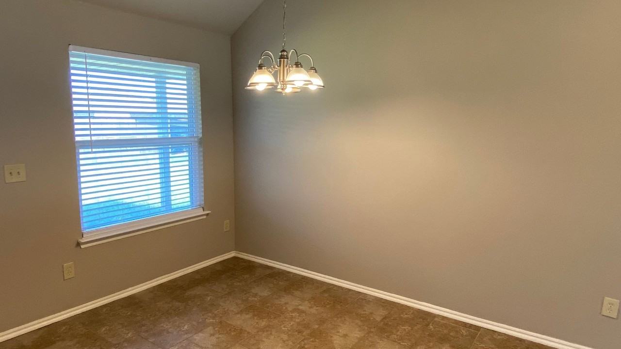 13645 Bradbury Ln - Photo 6 of 17