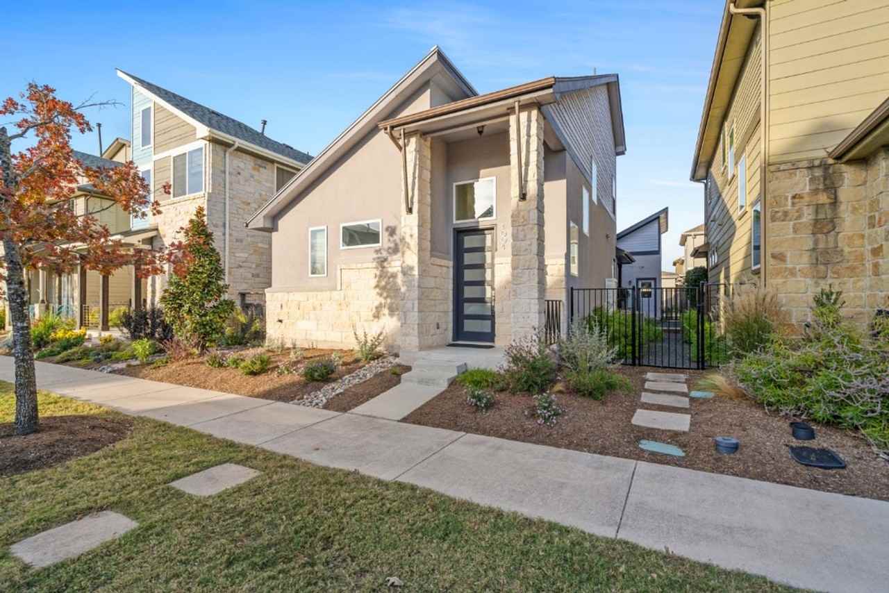 1004 Banyon St - Photo 2 of 33