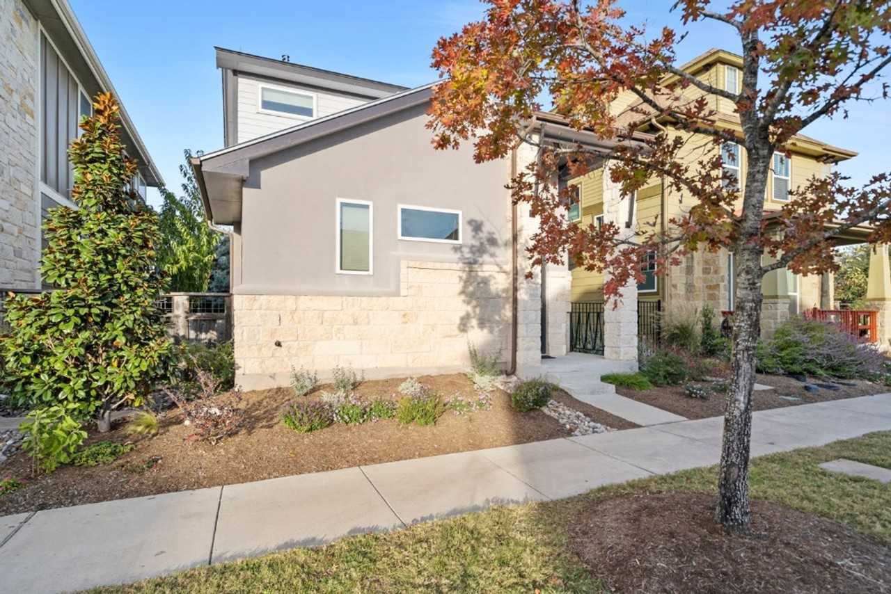 1004 Banyon St - Photo 3 of 33