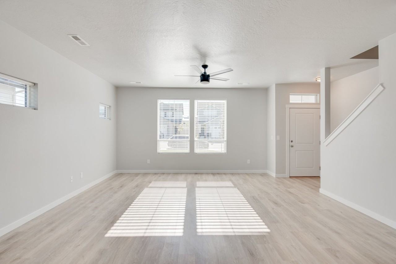 320 S Baraya Way - Photo 6 of 24