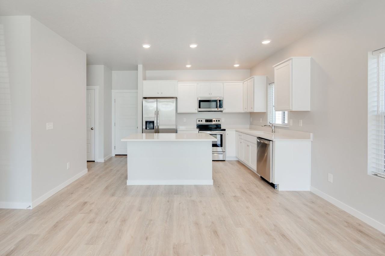 320 S Baraya Way - Photo 7 of 24