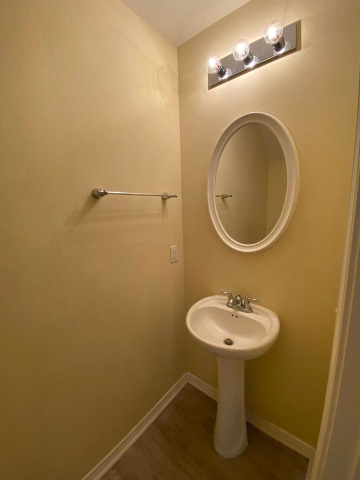 16 Ashleigh Ln - Photo 7 of 35