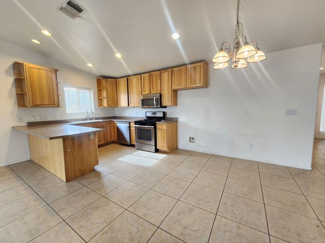 6087 Daisy Ave - Photo 4 of 17