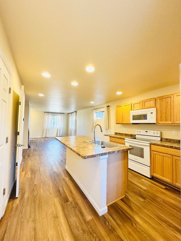 203 Cardinal Way - Photo 6 of 24