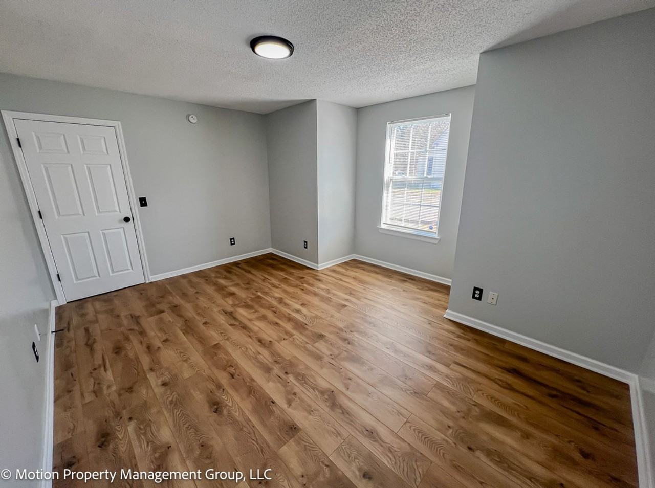 2407 N Chamberlain Ave - Photo 4 of 9