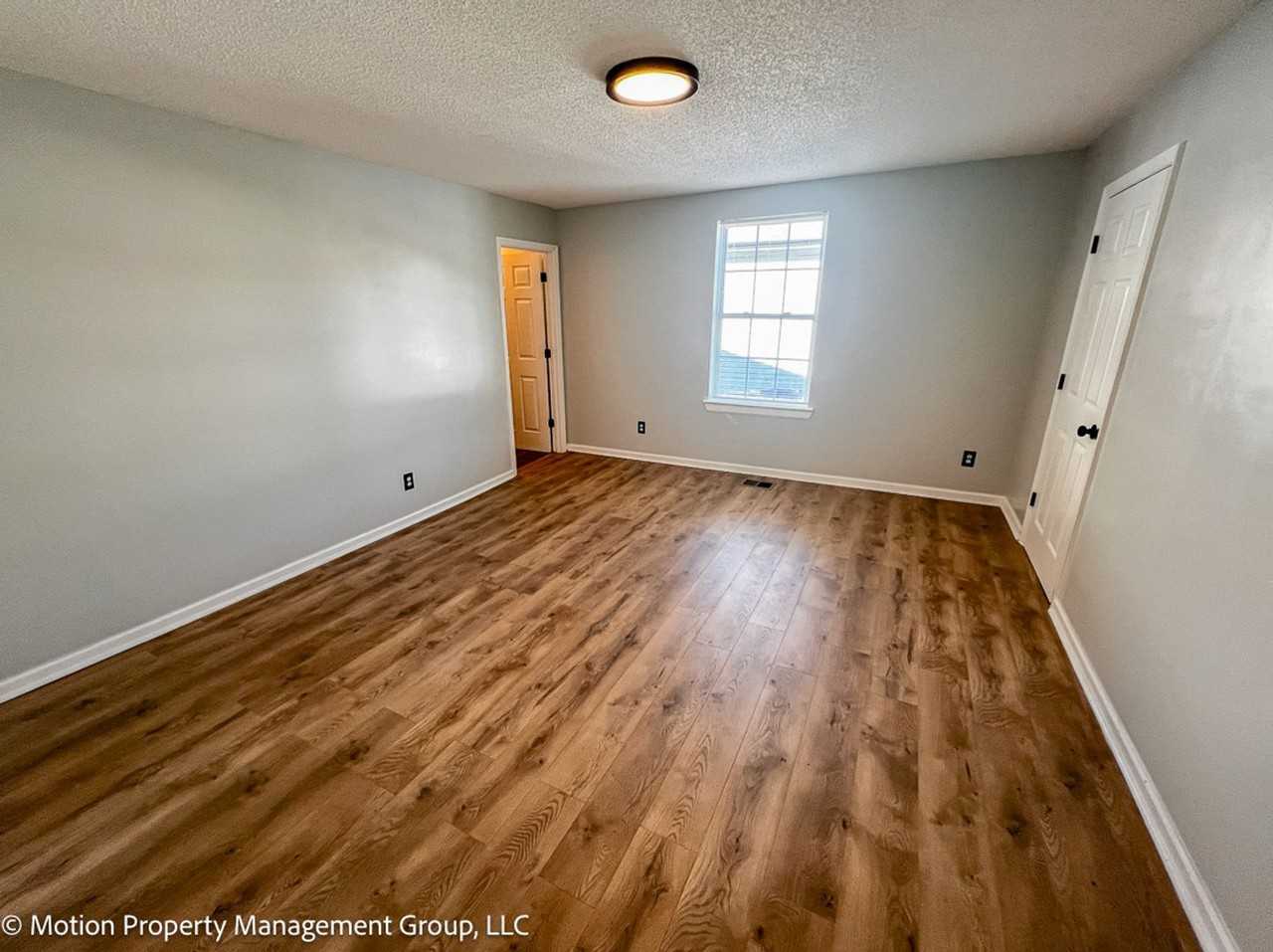 2407 N Chamberlain Ave - Photo 5 of 9