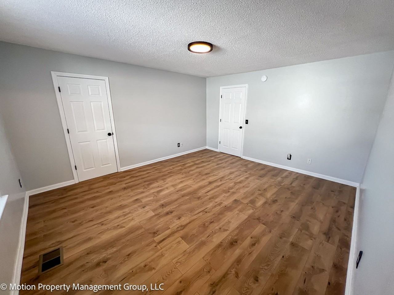 2407 N Chamberlain Ave - Photo 6 of 9