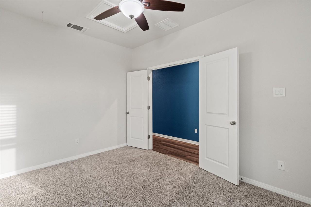 204 Jordan Valley Dr - Photo 5 of 39