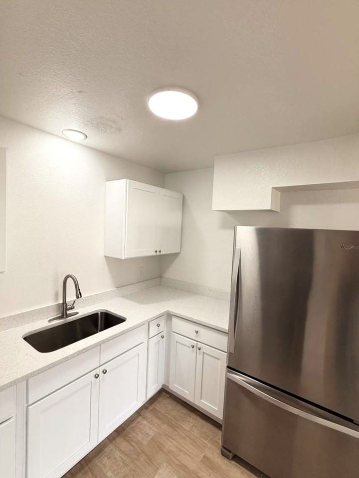 1729 Bush Ave - Photo 7 of 16