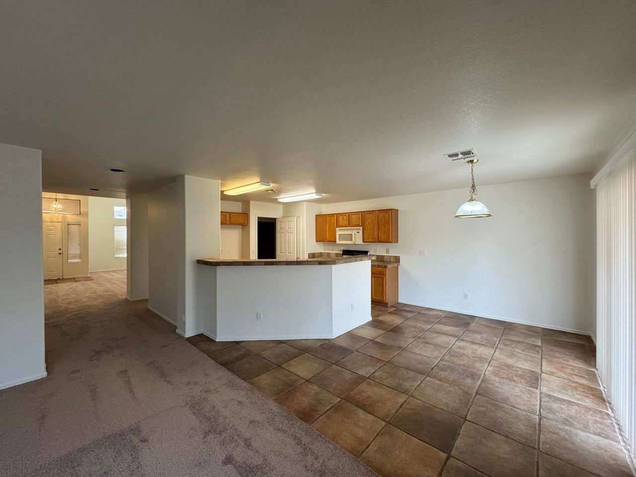 1126 E Shannon St - Photo 7 of 27