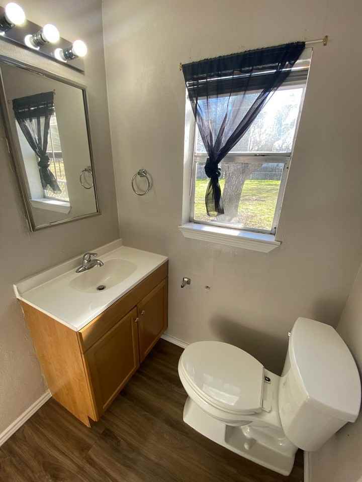 309 W Lincoln Ave - Photo 2 of 12