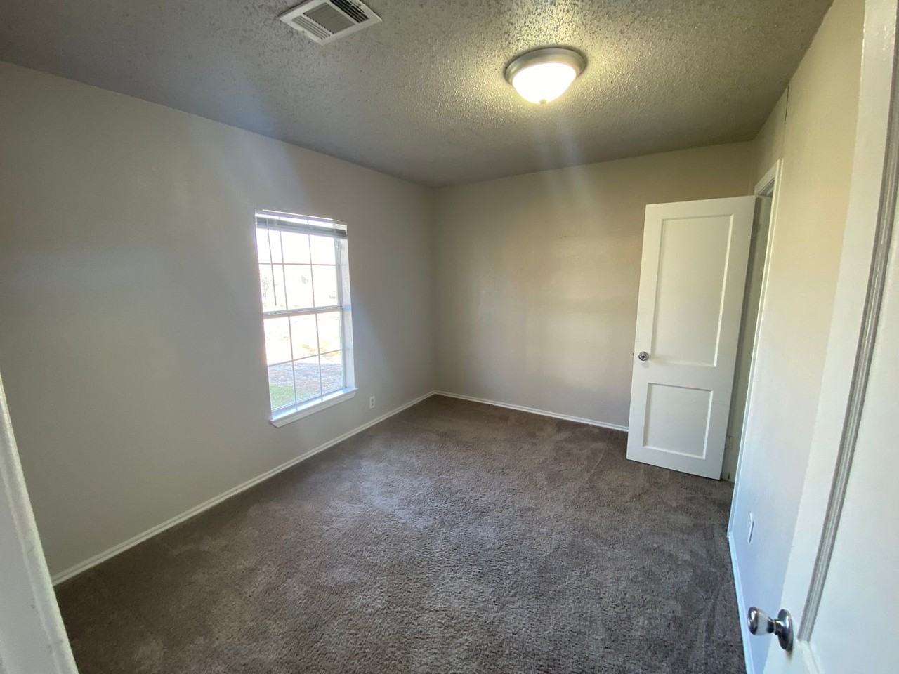 309 W Lincoln Ave - Photo 5 of 12