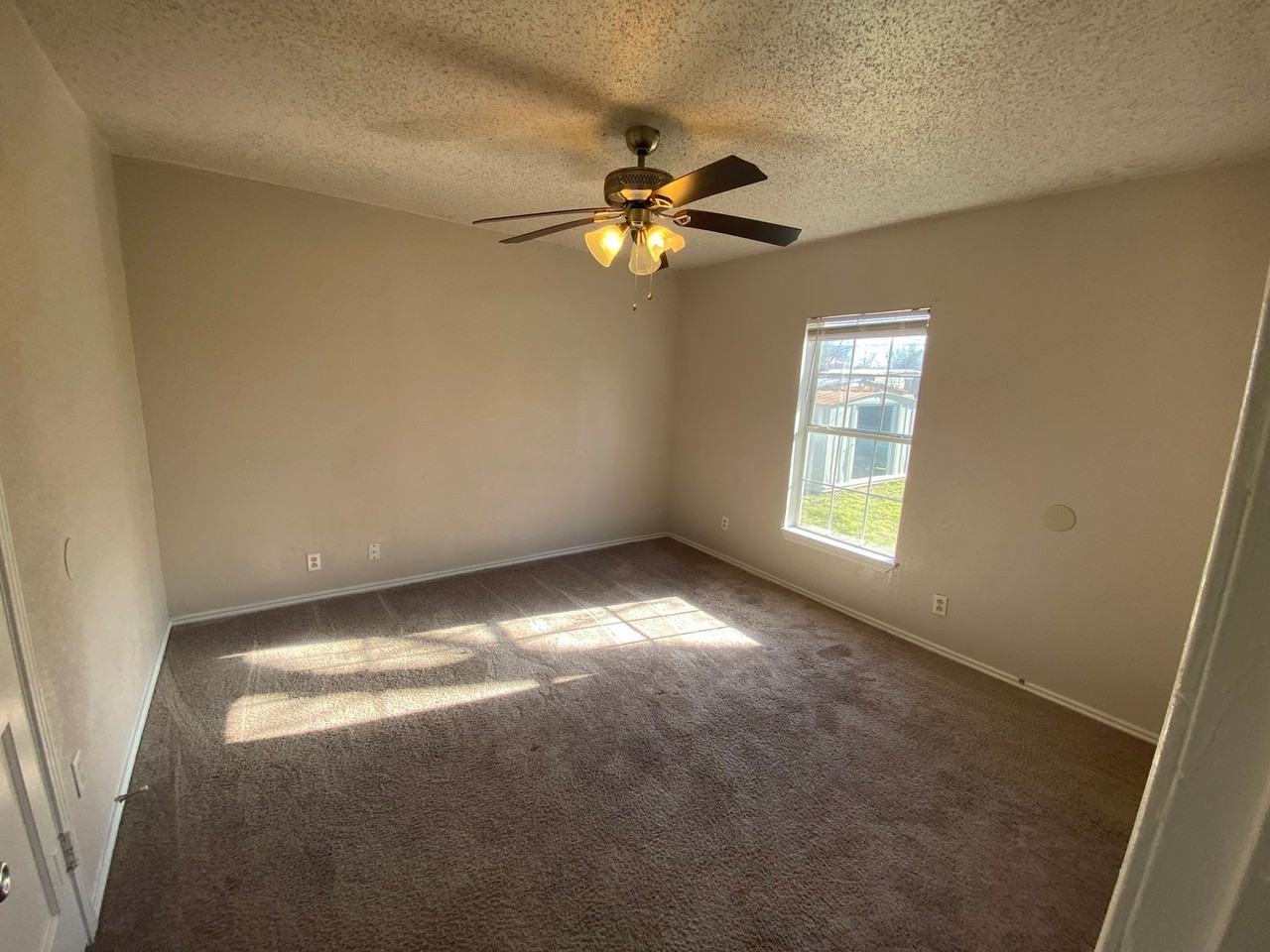 309 W Lincoln Ave - Photo 6 of 12