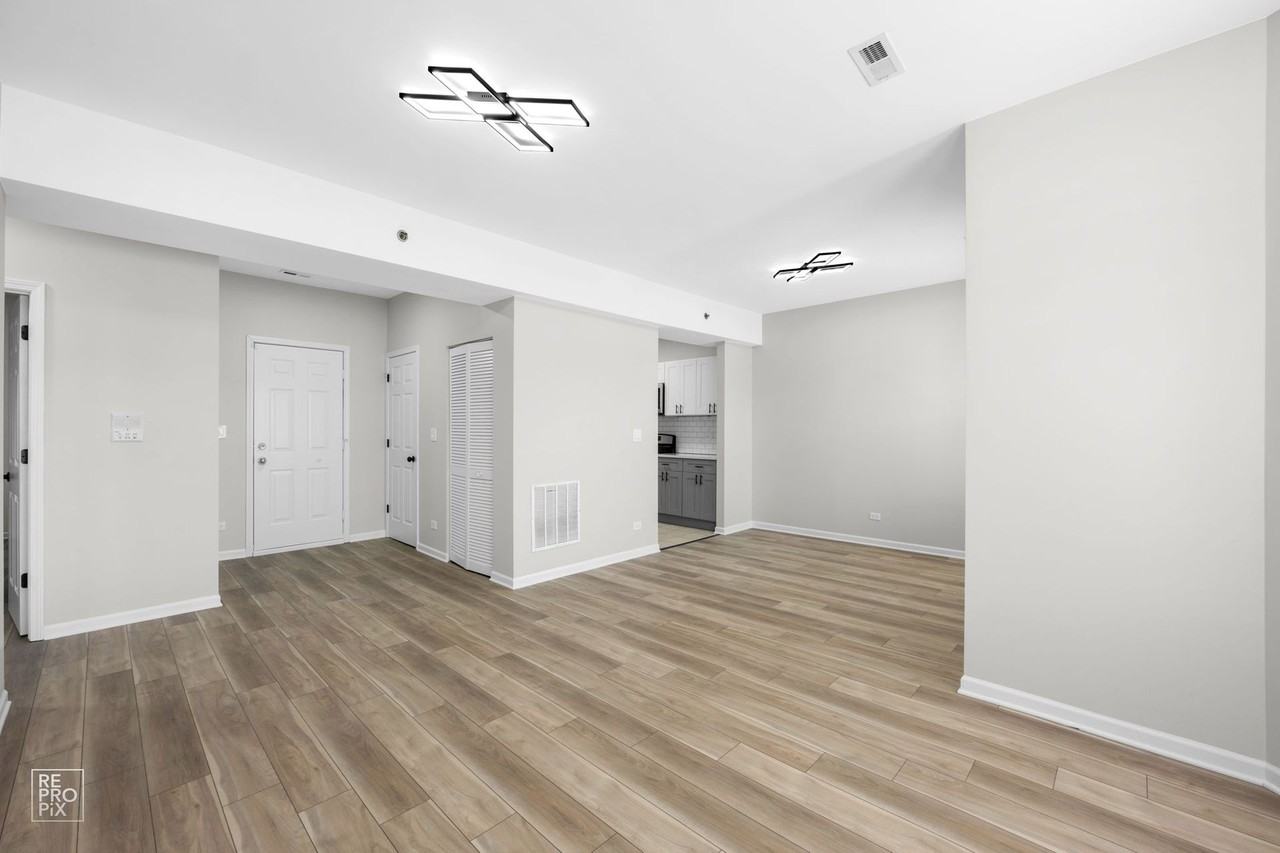 111 Garfield Ave Oak Park, IL 60304 - Photo 5 of 11