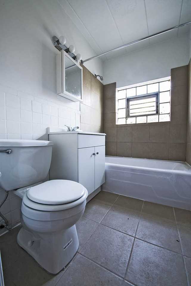 12507 S Ashland Ave Calumet Park, IL 60827 - Photo 3 of 35