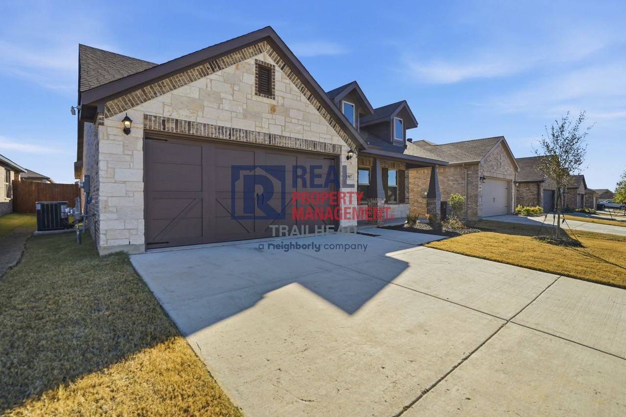 1907 Seminole Dr - Photo 4 of 32