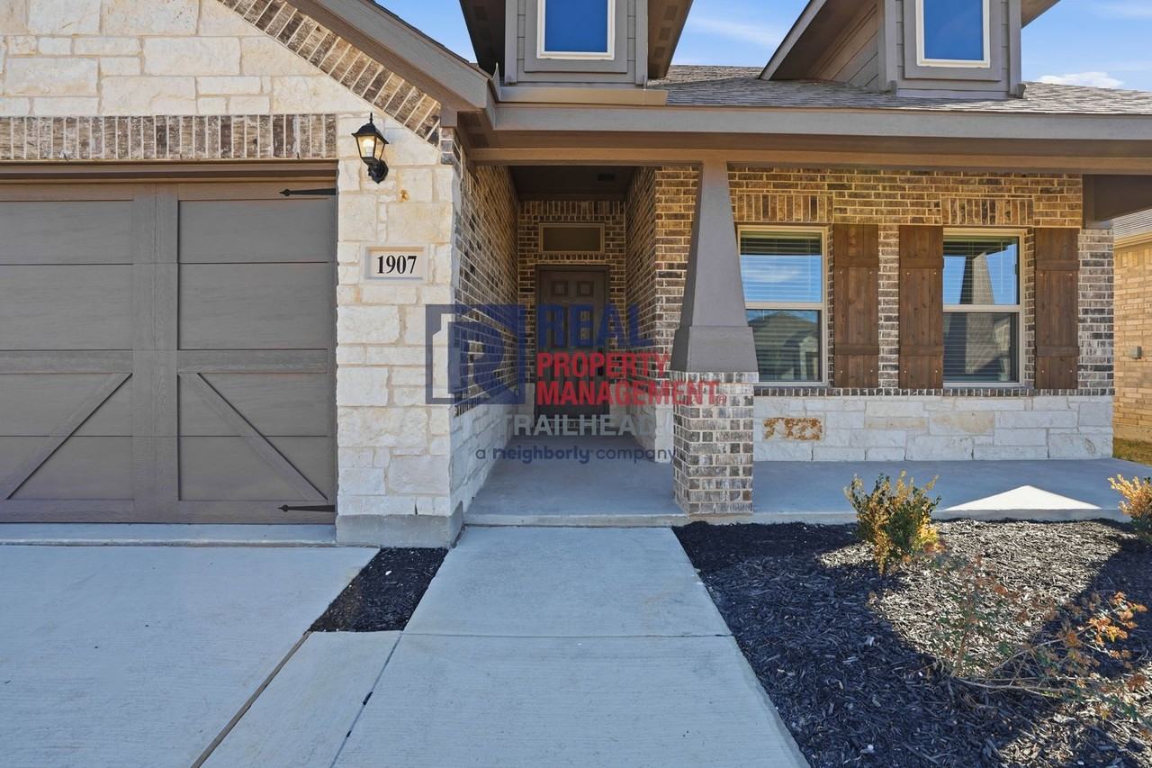 1907 Seminole Dr - Photo 5 of 32