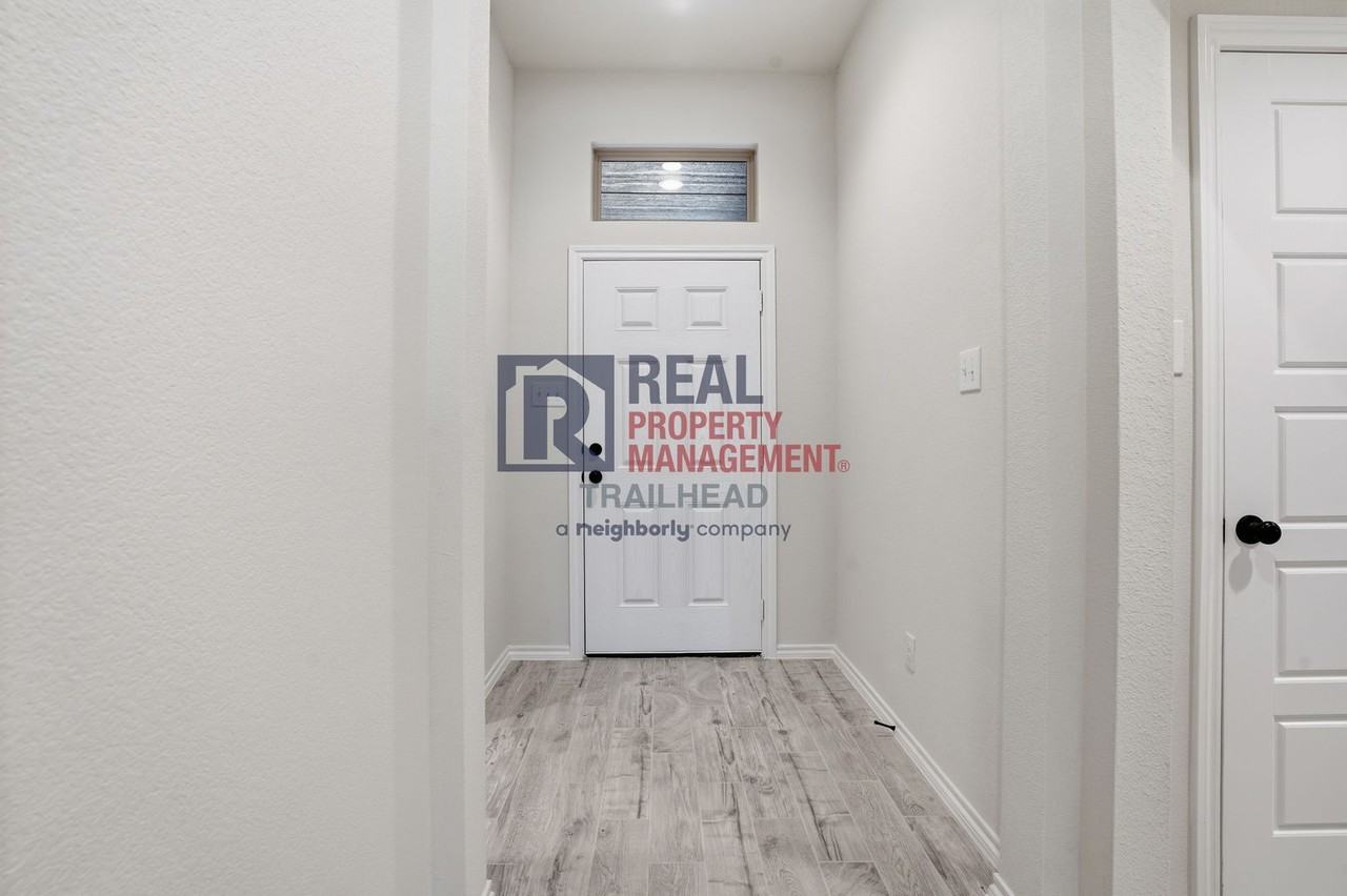 1907 Seminole Dr - Photo 6 of 32