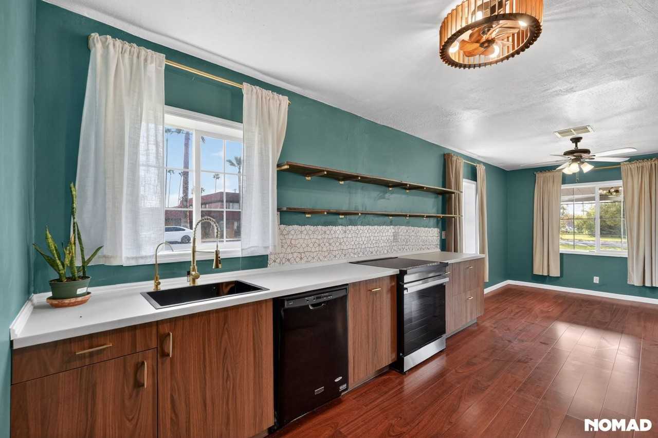 1700 W Elm St - Photo 5 of 32