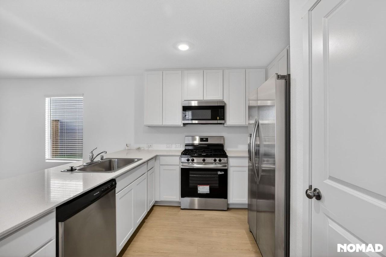 12153 Steeplechase Dr - Photo 2 of 50