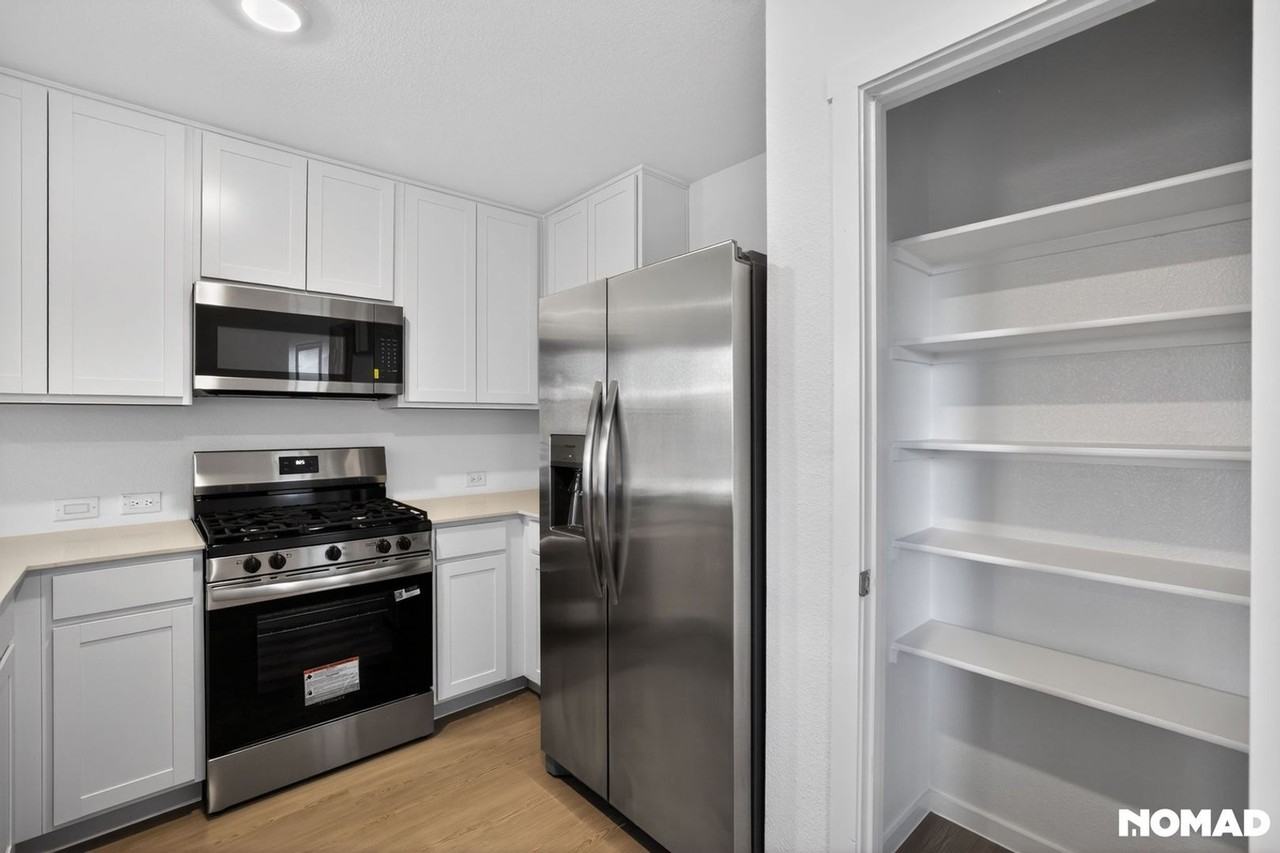 12153 Steeplechase Dr - Photo 4 of 50