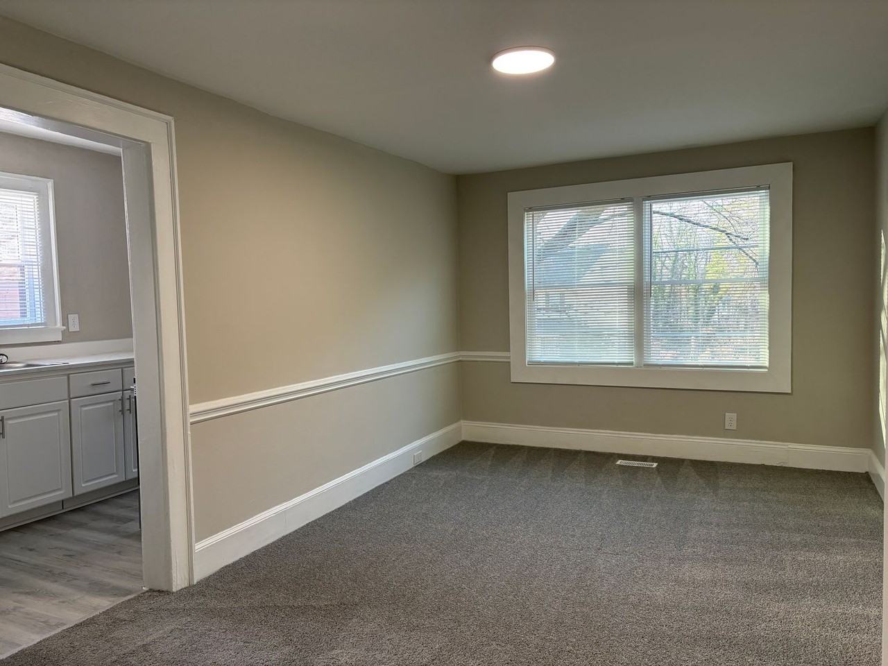 1110 S Main St - Photo 4 of 14