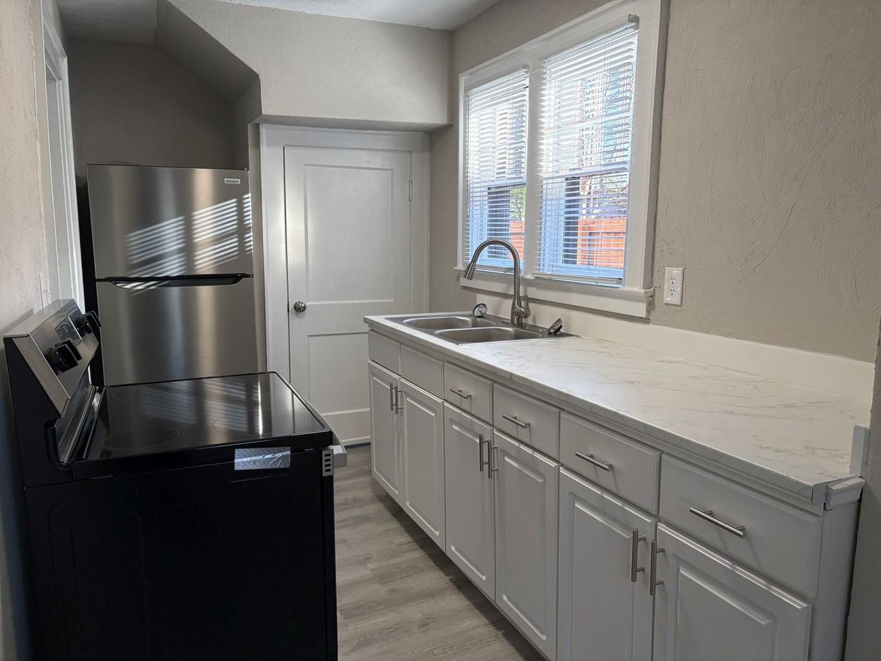 1110 S Main St - Photo 6 of 14