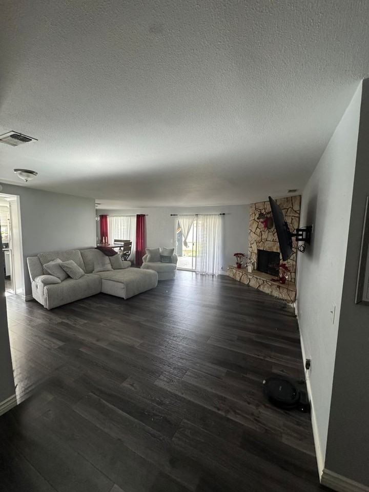 13000 Rolling Ridge Dr - Photo 2 of 7