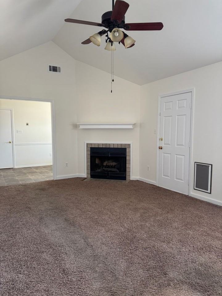 124 Country Lane Dr - Photo 2 of 13