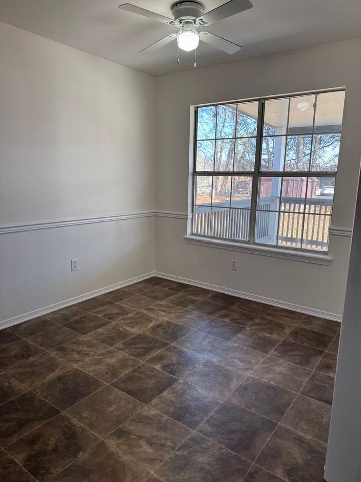 124 Country Lane Dr - Photo 3 of 13