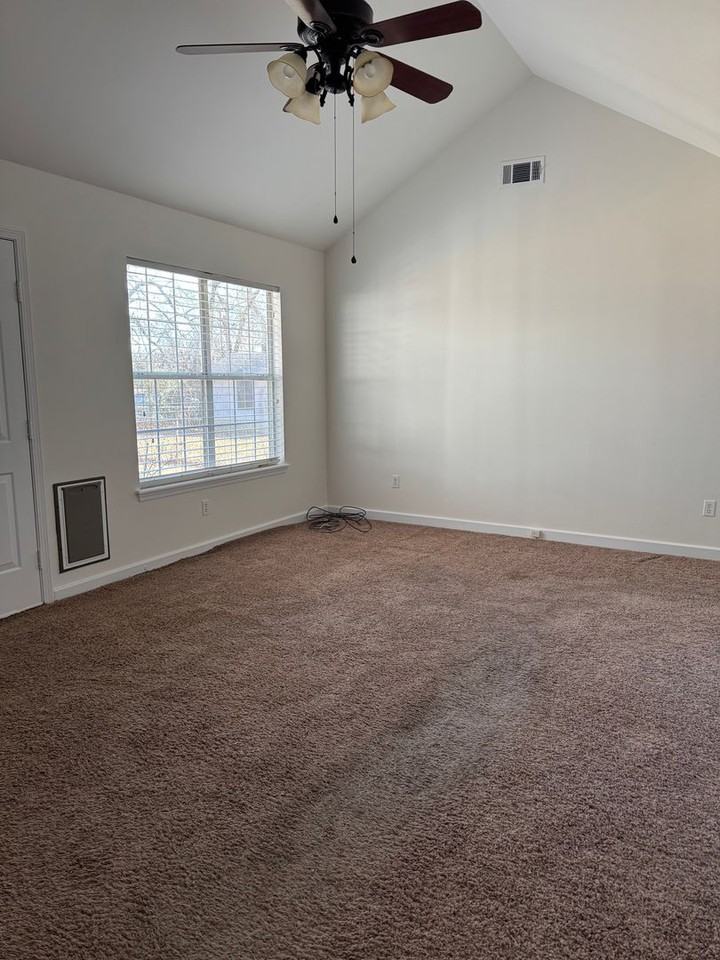 124 Country Lane Dr - Photo 4 of 13