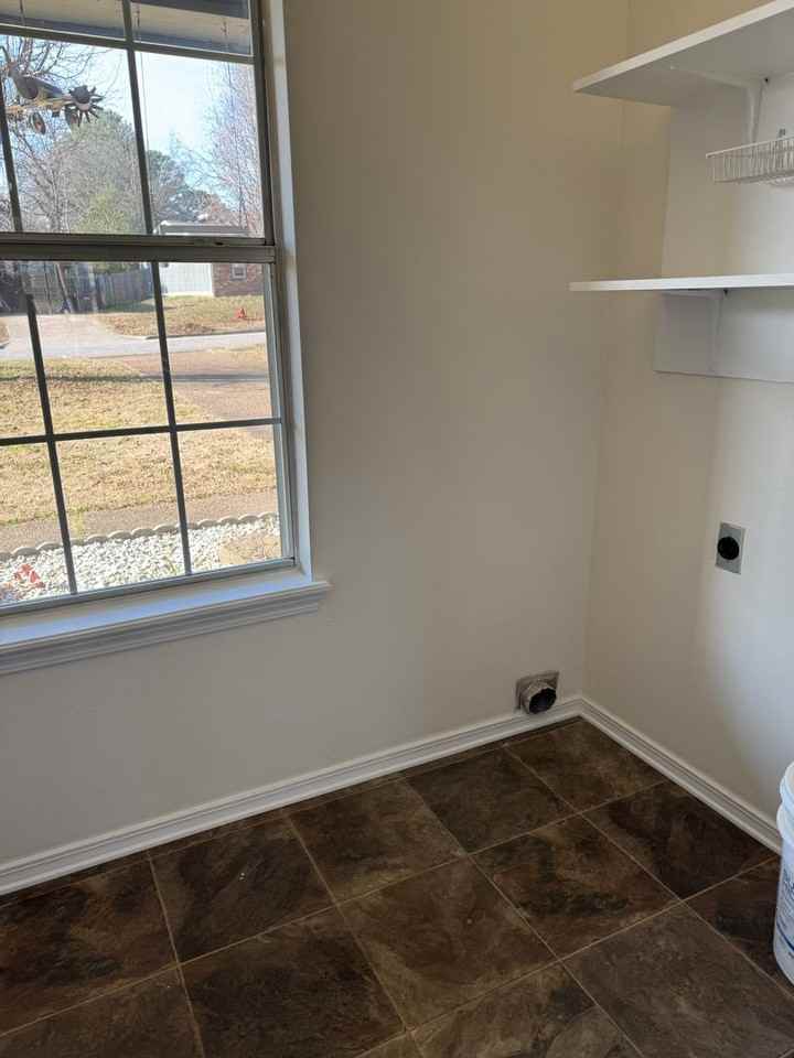 124 Country Lane Dr - Photo 6 of 13