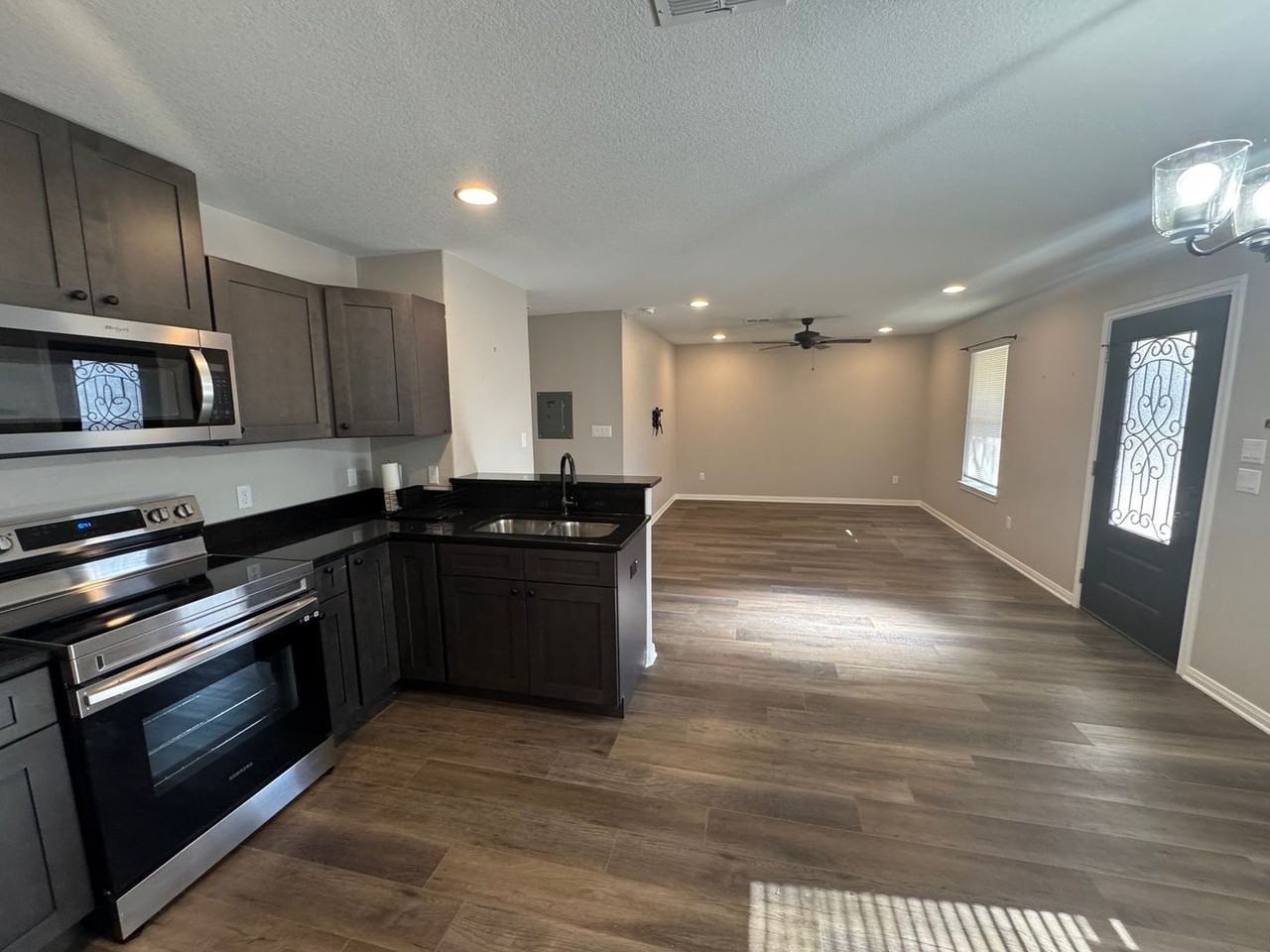 1121 N 10th St #A - Photo 3 of 13