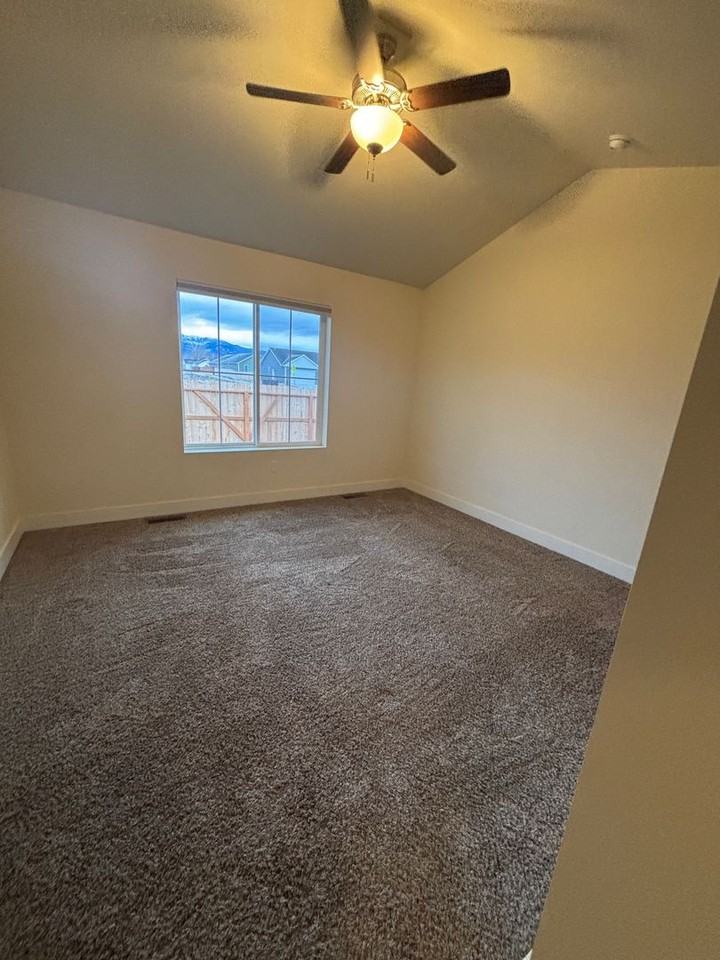 700 Pierre St - Photo 5 of 25