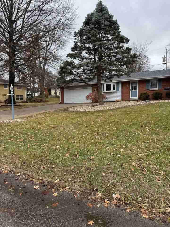 5517 N Stephen Dr - Photo 3 of 15