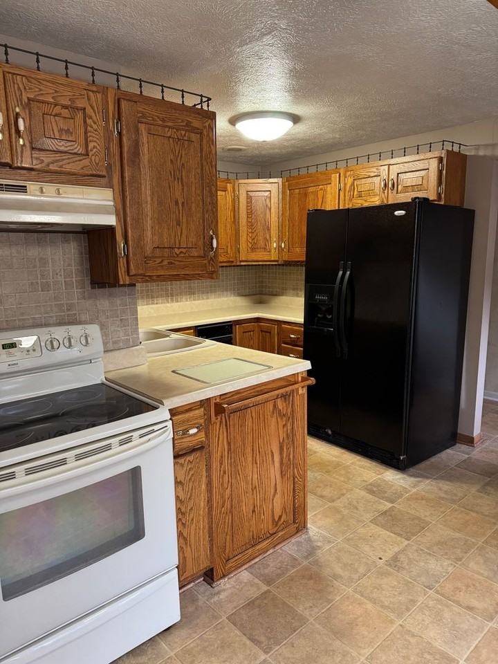 5517 N Stephen Dr - Photo 6 of 15