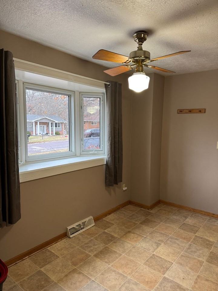 5517 N Stephen Dr - Photo 7 of 15