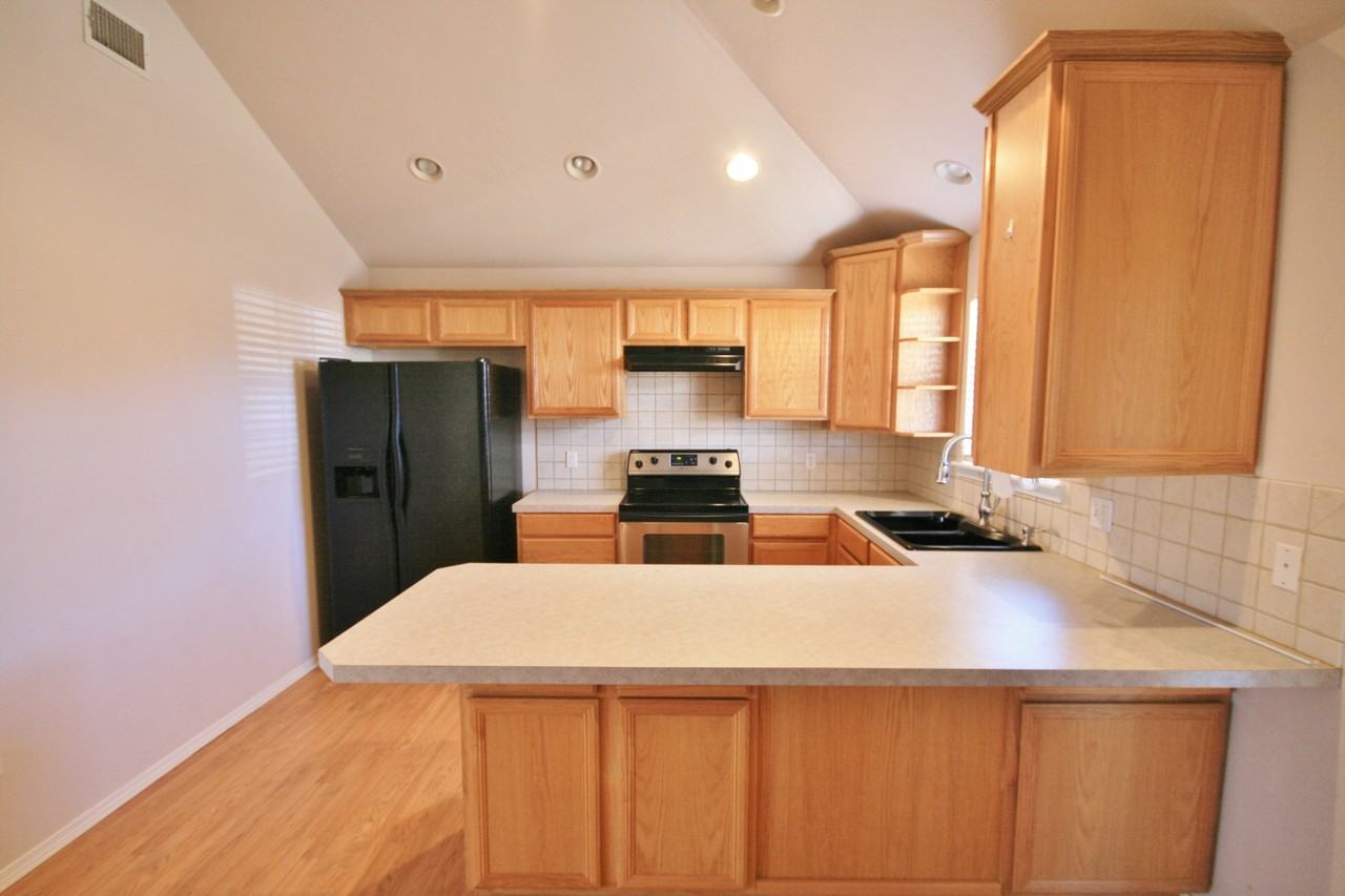 528 La Salle Dr - Photo 4 of 18