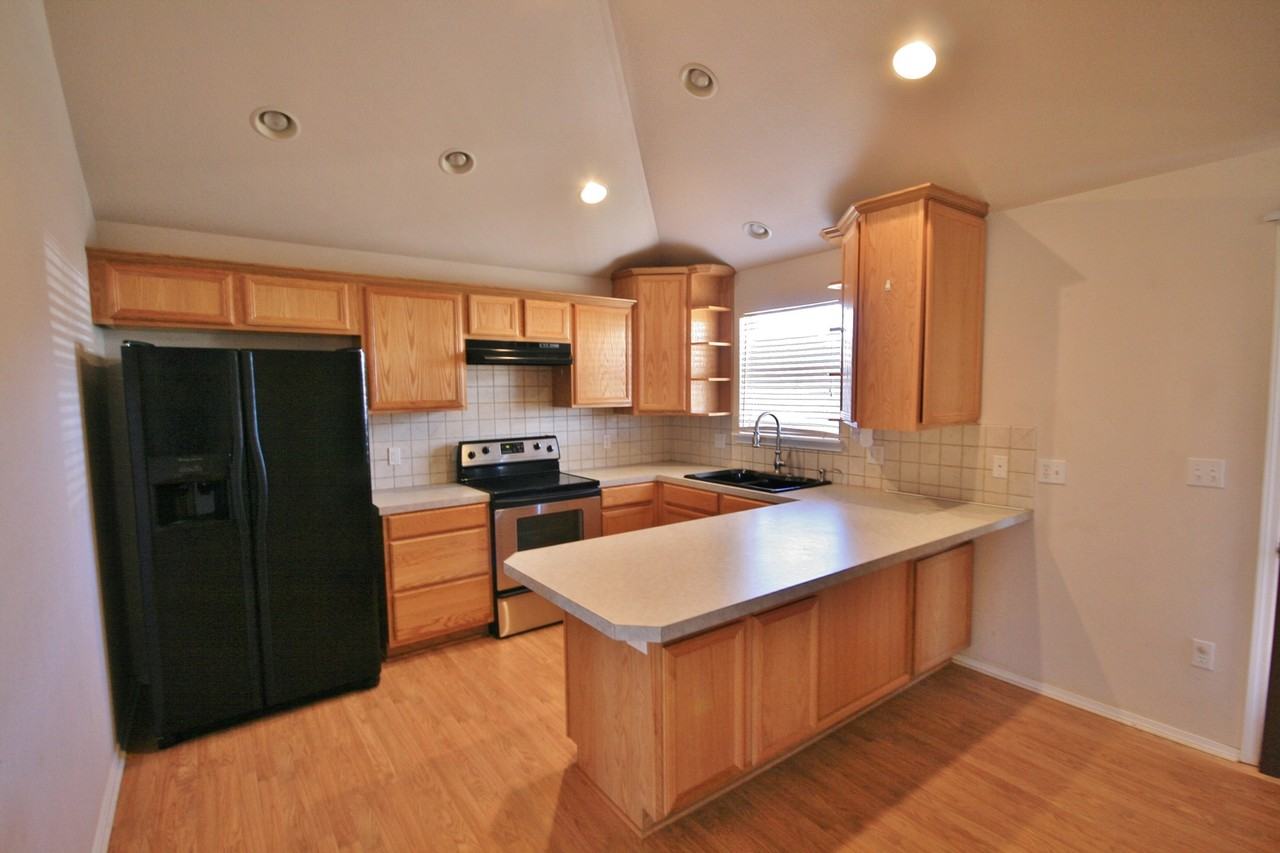 528 La Salle Dr - Photo 5 of 18