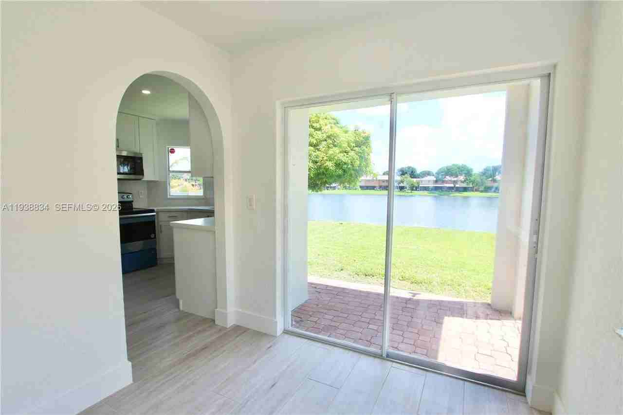 239 Nw 107th Ave - Photo 5 of 19