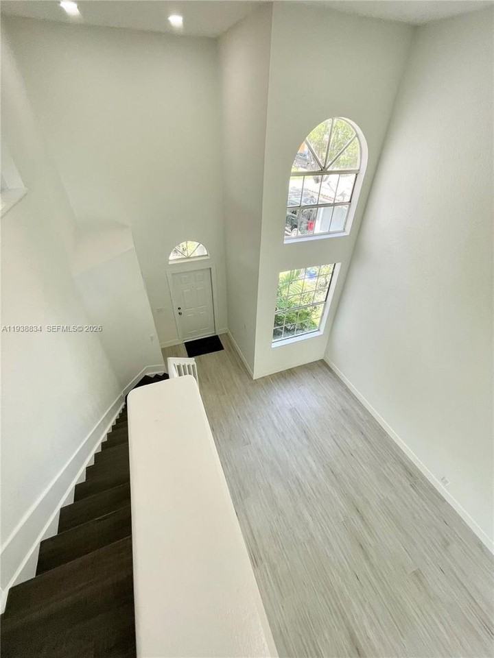 239 Nw 107th Ave - Photo 6 of 19