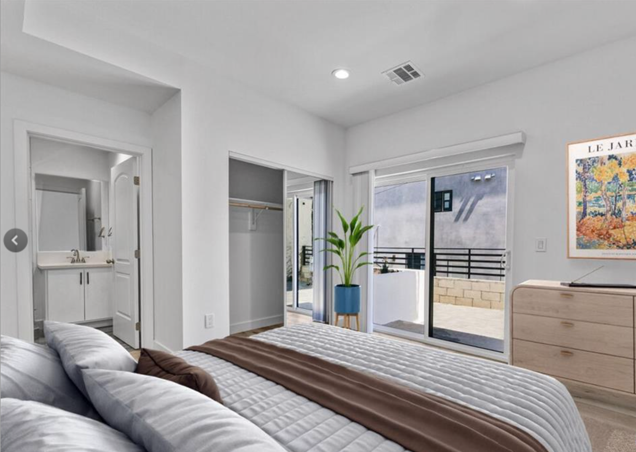 4643 1/2 W 18th St - Photo 5 of 16