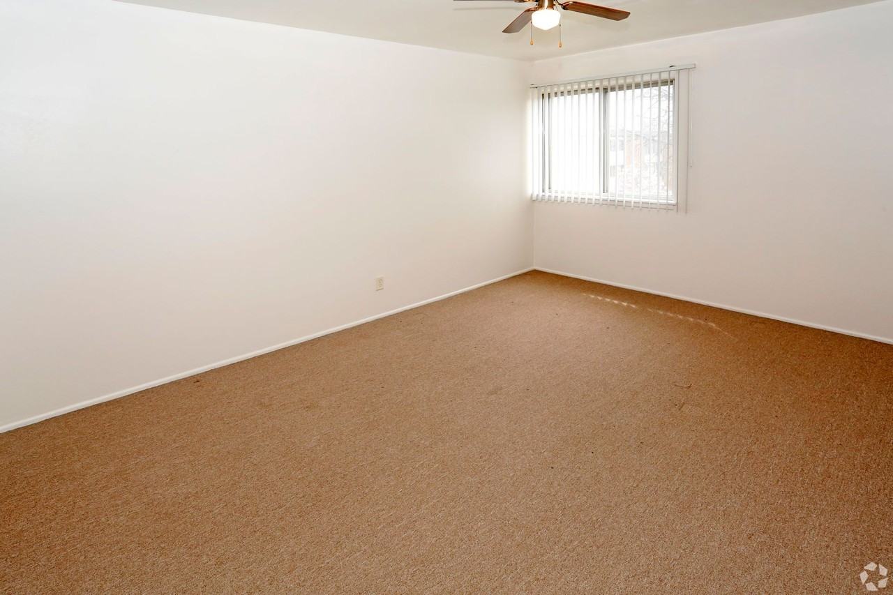 Meadow Lane Apartments - Photo 5 of 20