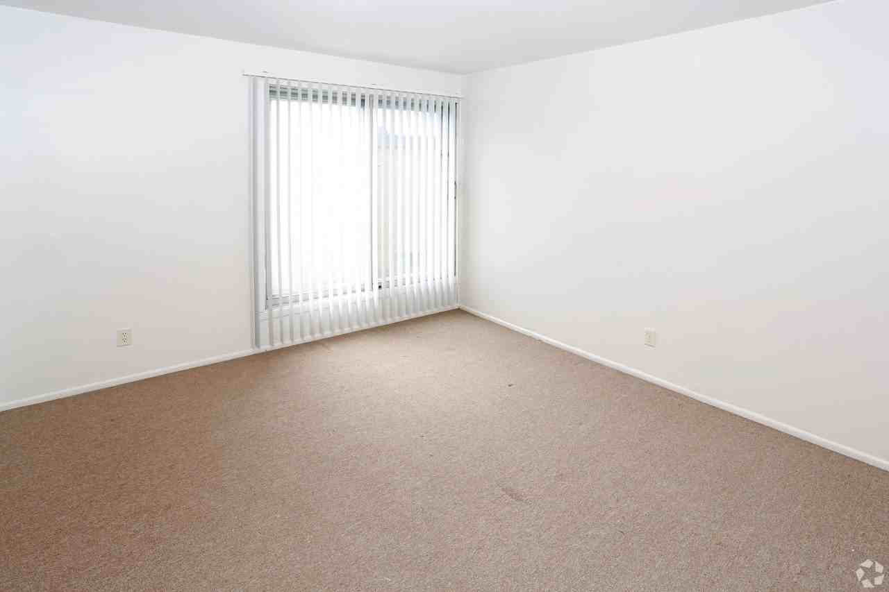 Meadow Lane Apartments - Photo 7 of 20