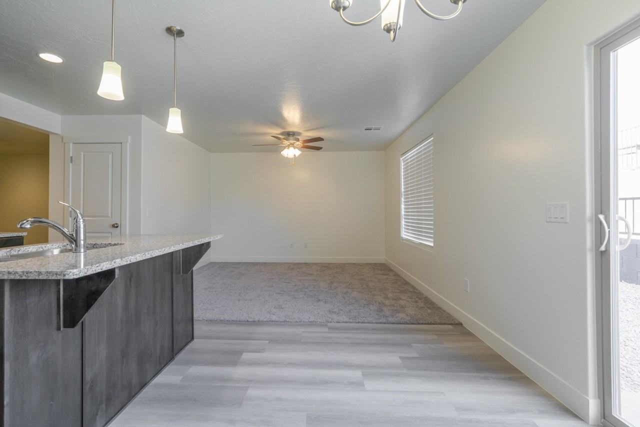 5926 S Challenger Way - Photo 7 of 50